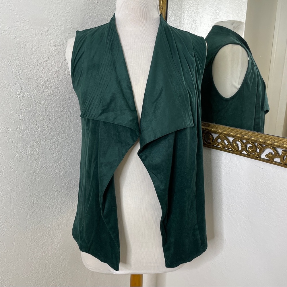 ROMEO + JULIET COUTURE Hunter  Green Faux Suede Waterfall Open Vest Small  NWT